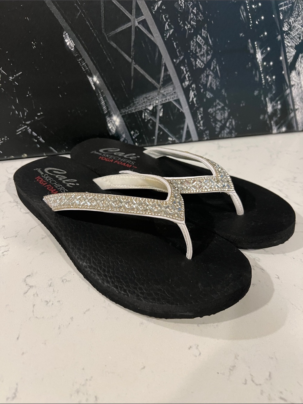 Skechers Cali Yoga Foam flip-flop sandals w/ sparkly rhinestones size 10